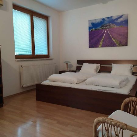 Kate & Jenny - Two-Level Apartment In The Old Town Bratislava Eksteriør bilde