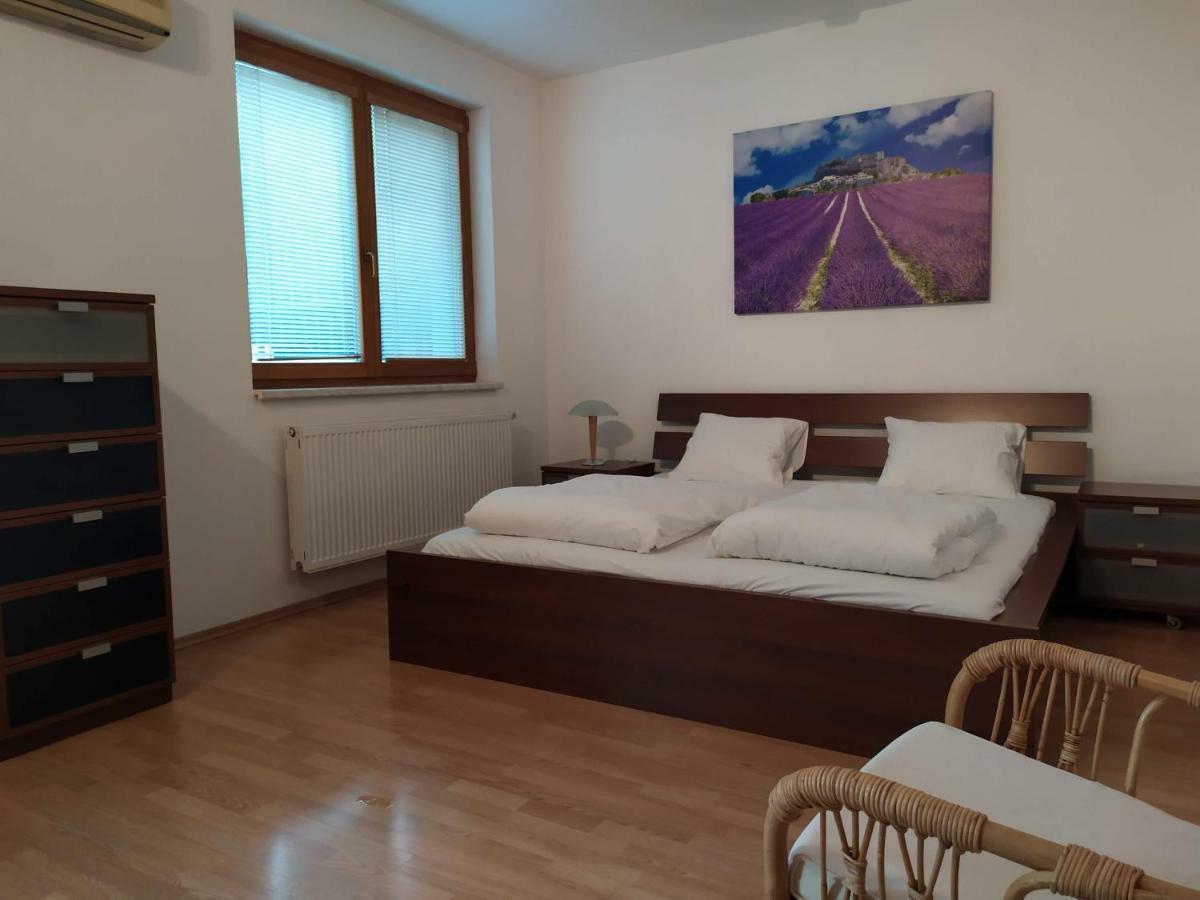 Kate & Jenny - Two-Level Apartment In The Old Town Bratislava Eksteriør bilde